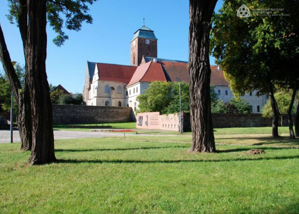 Widok poaugustiańskiego zespołu klasztornego w Żaganiu od strony północno-wschodniej. https://zabytek.pl/pl/obiekty/zagan-zagan-poaugustianski-zespol-klasztorny