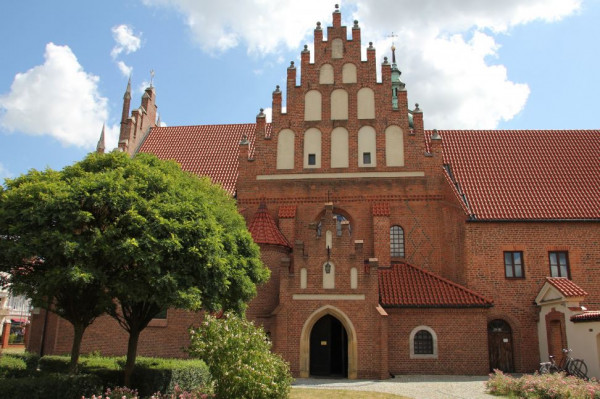 Radom, zespół klasztoru Bernardynów, widok od strony zachodniej, 2019 r., zb. NID, fot. Anna Wawrzyńczuk https://zabytek.pl/pl/obiekty/radom-zespol-klasztorny-bernardynow-