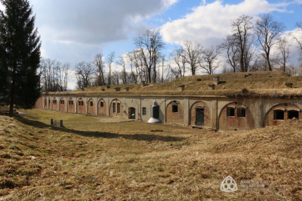 Fort artyleryjski główny GHW VIII Łętownia - koszary szyjowe, fot. Adam Sapeta https://zabytek.pl/pl/obiekty/twierdza-przemysl