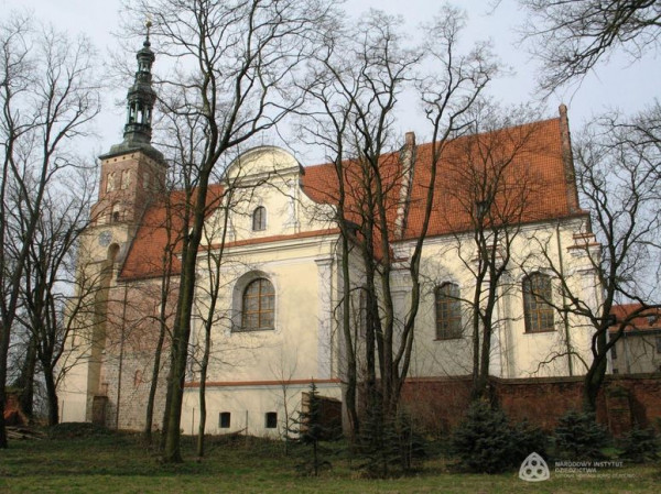 Kościół klasztorny w Lubiniu, elewacja południowa https://zabytek.pl/pl/obiekty/lubin-lubin-zespol-opactwa-benedyktynow