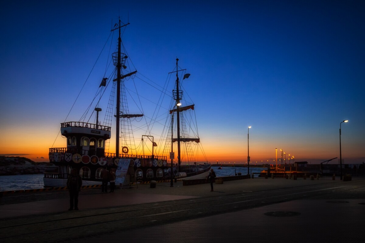 Port w Kołobrzegu nocą