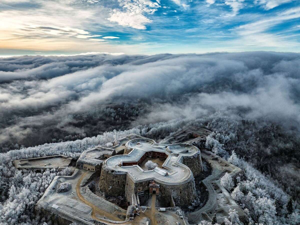 Twierdza Srebrna Góra zimą