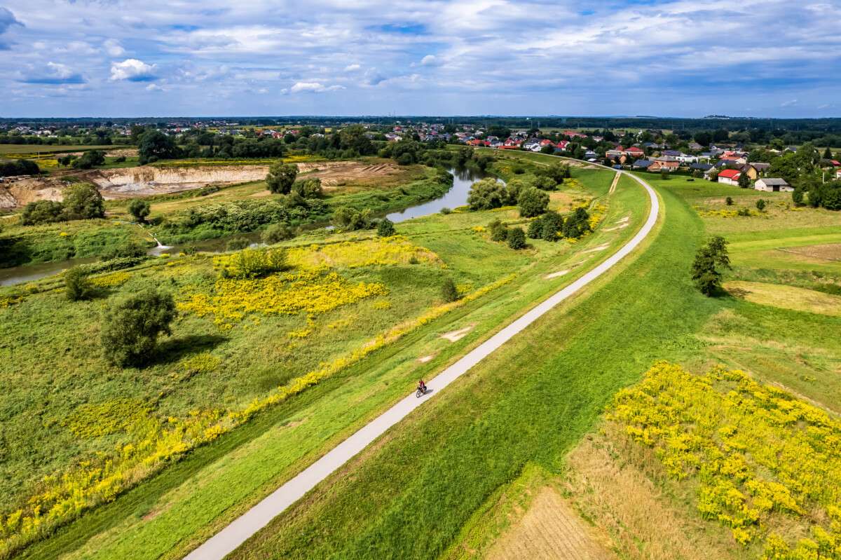 Wiślana Trasa Rowerowa (EuroVelo 4) koło Oświęcimia w Małopolsce, fot. Szymon Nitka