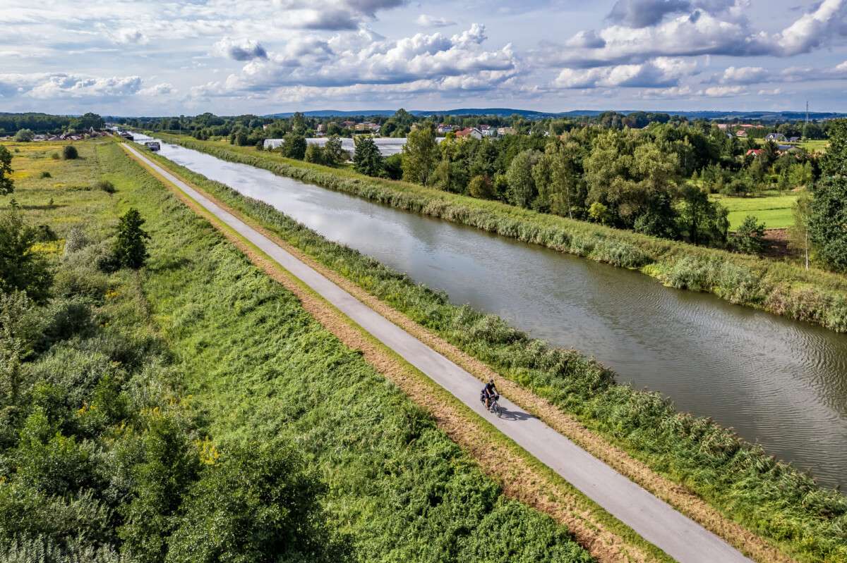 Wiślana Trasa Rowerowa (EuroVelo 4) koło Skawiny w Małopolsce, fot. Szymon Nitka