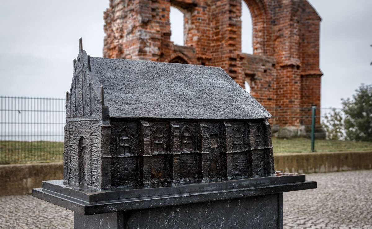 Ruiny kościoła w Trzęsaczu