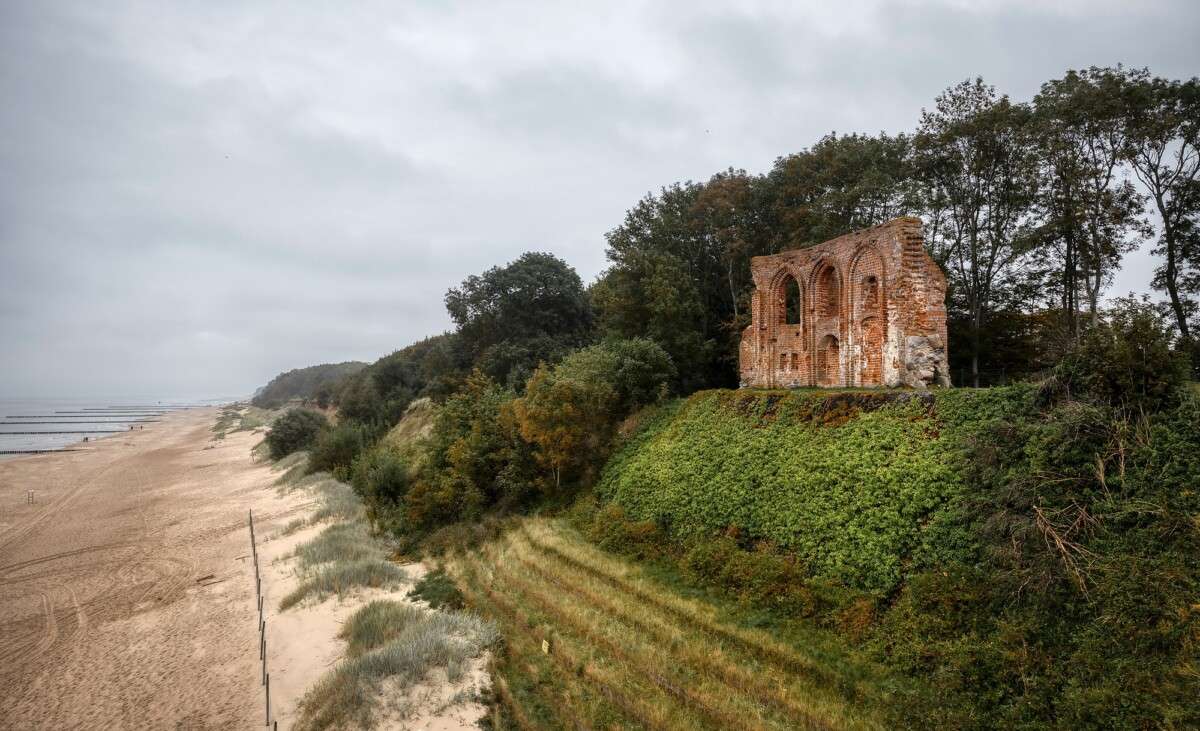 Ruiny kościoła w Trzęsaczu