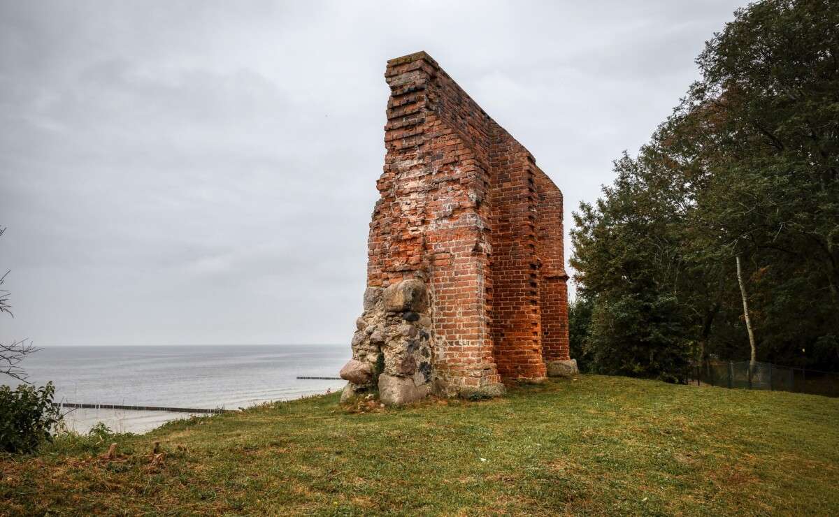 Ruiny kościoła w Trzęsaczu