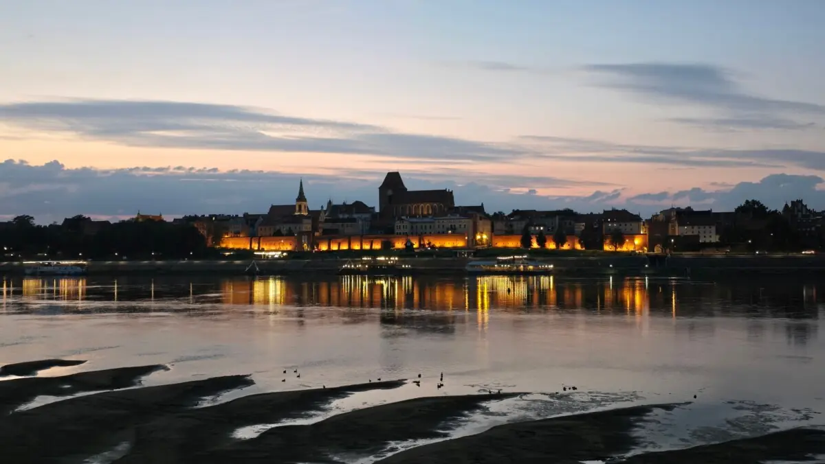 Toruń, nocna panorama z Kępy Bazarowej